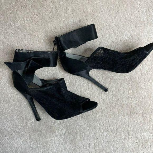 Charles David Black Lace Strappy Heels‎ - Picture 1 of 6